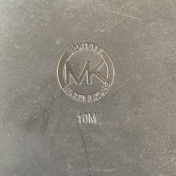 EUC.  Michael Kors sandals.  Size 10 - Picture 4 of 16